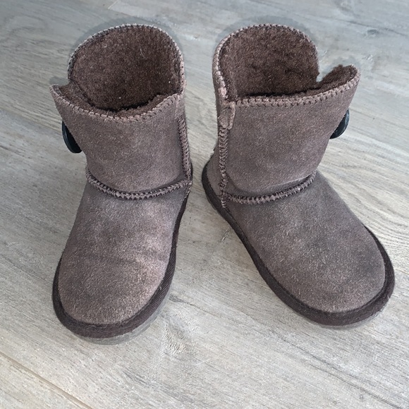 UGG Brown Boots Size 8 Kids - Picture 2 of 12